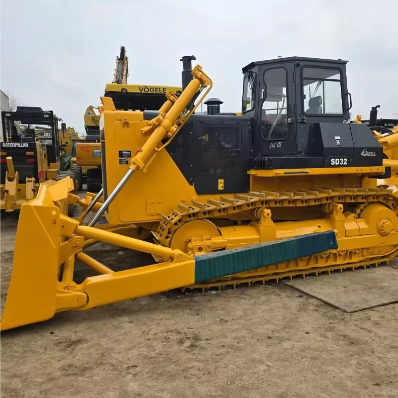 بلدوزر مجنزر SEM818F بقوة 180  - مراجعة Heavy Equipment Working وسعره